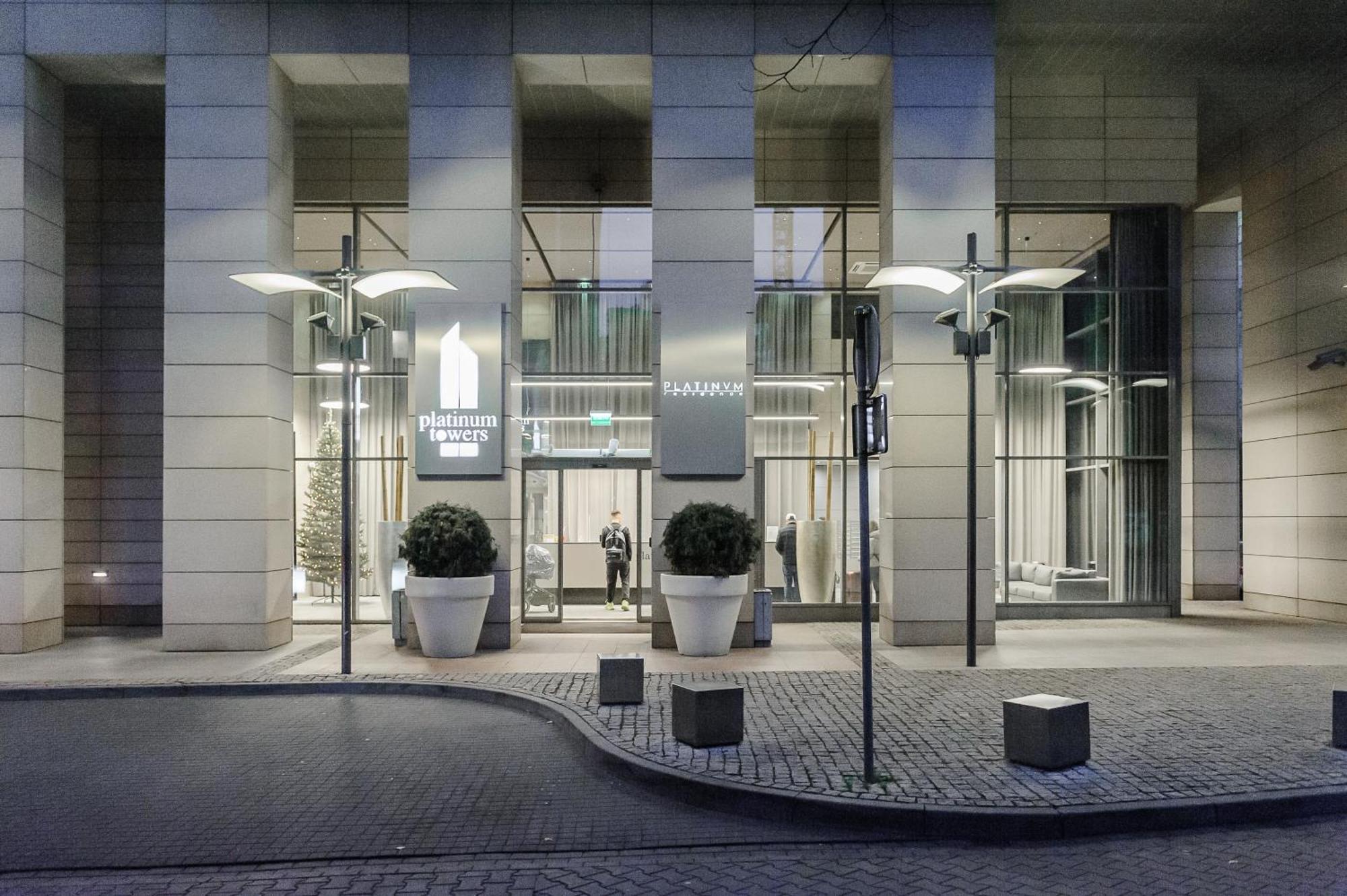 Luxury Apartments In Platinum Tower Варшава Екстериор снимка